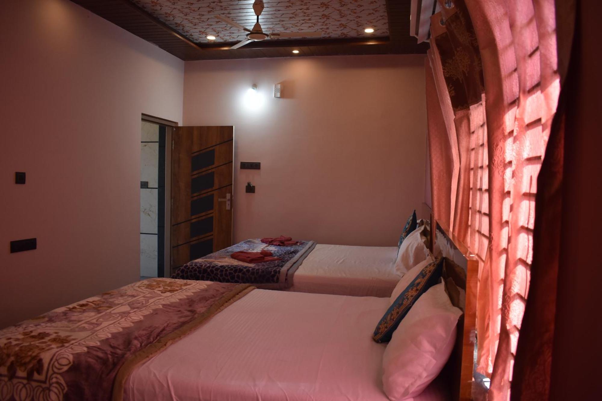 Manoj Homestay Hampi Bagian luar foto